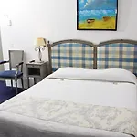 Otel Le Castellas & - Pont Du Gard - Uzes