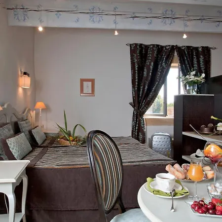 Le Castellas & - Pont Du Gard - Uzes 4*