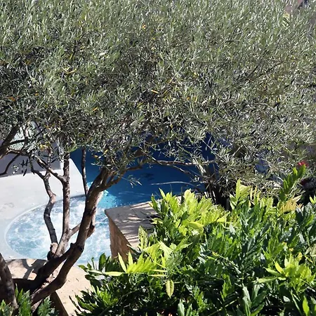 Hotel Le Castellas - Les Collectionneurs 4*
