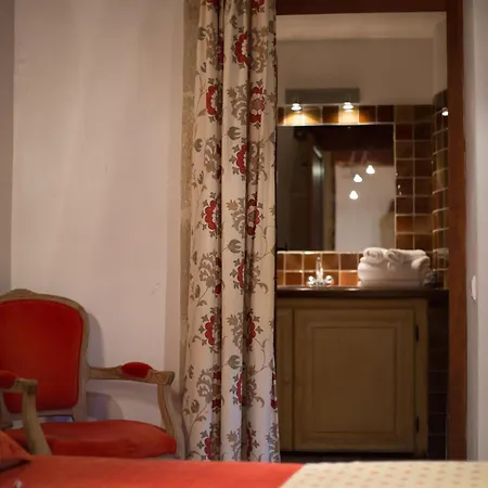 Hotel Le Castellas & - Pont Du Gard - Uzes