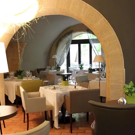 Hotel Le Castellas & - Pont Du Gard - Uzes 4*