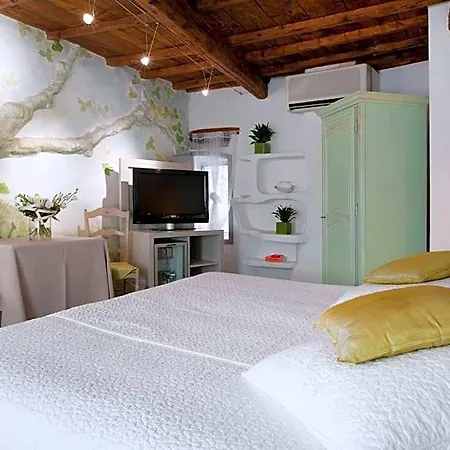 Hotel Le Castellas & - Pont Du Gard - Uzes