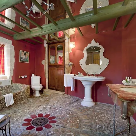 Hotel Le Castellas & - Pont Du Gard - Uzes Collias