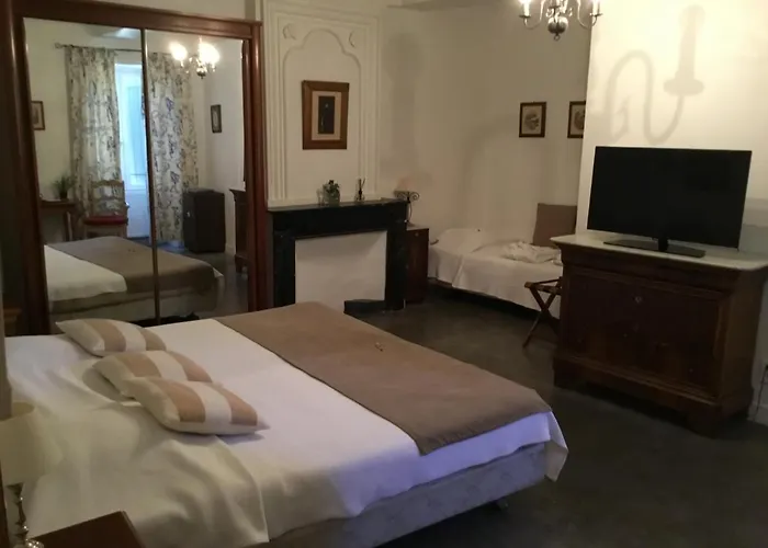 Hotel Le Castellas & - Pont Du Gard - Uzes Collias