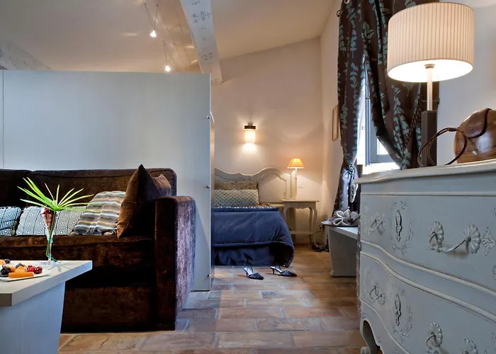 Hotel Le Castellas & - Pont Du Gard - Uzes 4*