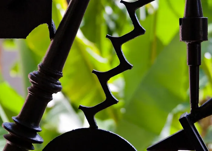 Hotel Le Castellas & - Pont Du Gard - Uzes