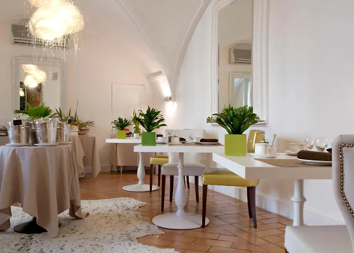 Hotel Le Castellas & - Pont Du Gard - Uzes Collias