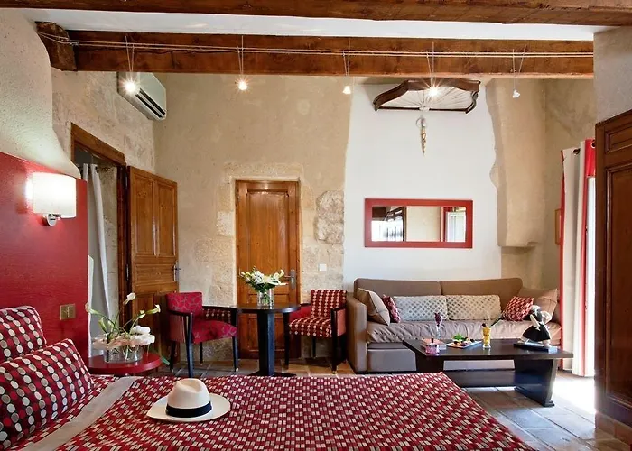 Hotel Le Castellas & - Pont Du Gard - Uzes