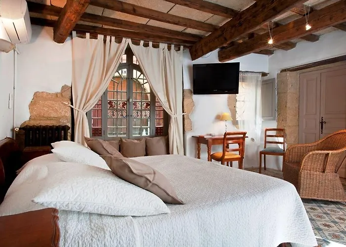 Hotel Le Castellas & - Pont Du Gard - Uzes 4*