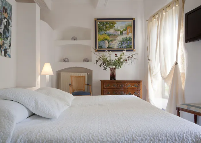 Hotel Le Castellas & - Pont Du Gard - Uzes