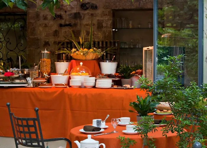 Hotel Le Castellas & - Pont Du Gard - Uzes 4*