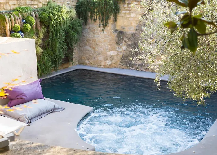 Hotel Le Castellas & - Pont Du Gard - Uzes