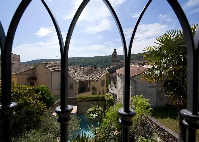 Hotel Le Castellas & - Pont Du Gard - Uzes