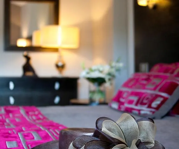 Hotel Le Castellas & - Pont Du Gard - Uzes