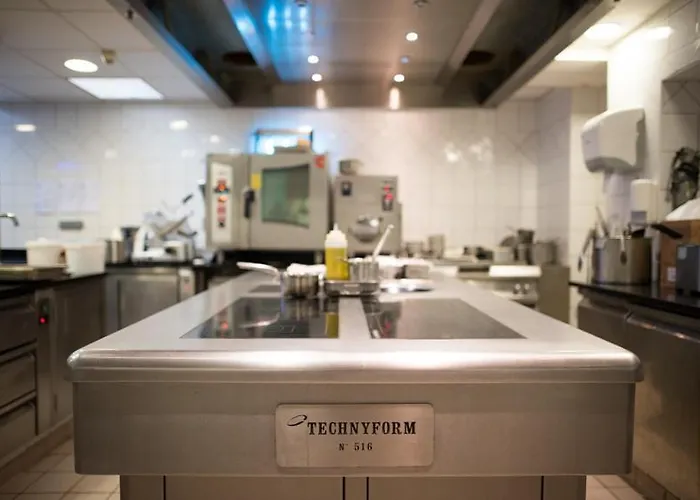 Hotel Le Castellas & - Pont Du Gard - Uzes Collias